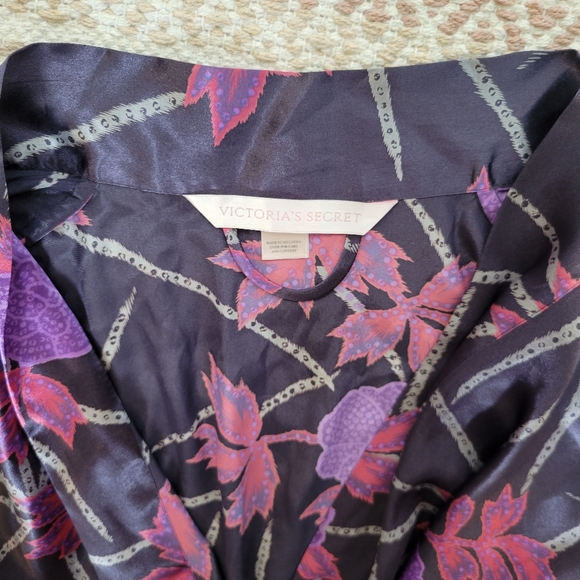 Victoria's Secret silky robe - Picture 4 of 5